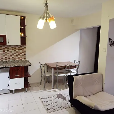 Eski Foca'da Triplex فيلة فوكا
