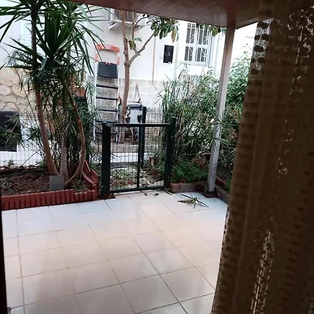 Eski Foca'da Triplex فيلة *